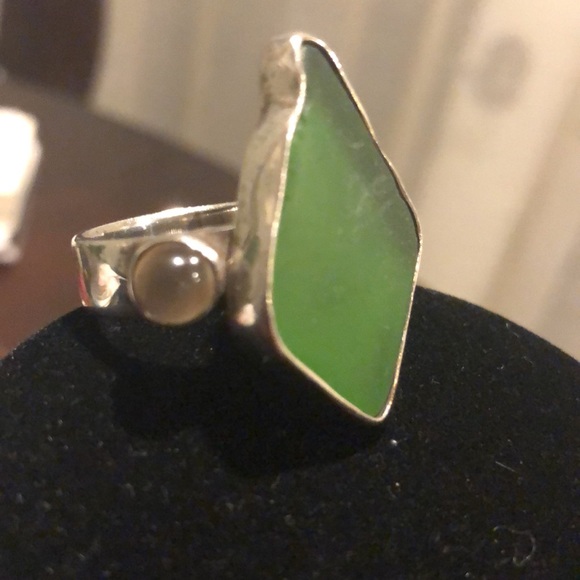 Bold Sterling Silver Green & White Sea Glass Ring - Picture 2 of 8